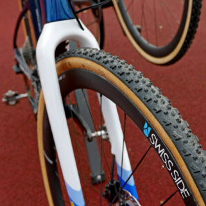 Pro Bike Check: bicicleta de ciclocross Van Rysel RCX Pro de Aubin Sparfel en CX Worlds 2024, foto de Cory Benson, tubulares Dugast Rhino