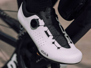 Zapatillas Fizik Omna Wide asequibles para bicicleta de carretera y sobre bicicleta