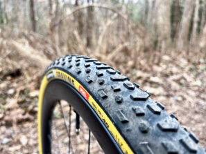 Pomo lateral cerrado del neumático Challenge Gravine Gravel