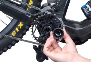 Las nuevas herramientas para bicicletas eléctricas LRT-5 de Park Tools en acción