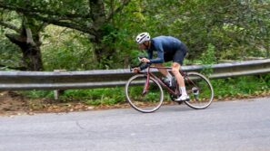 Los frenos de llanta de los cuadros Ritchey Road Logic en acción