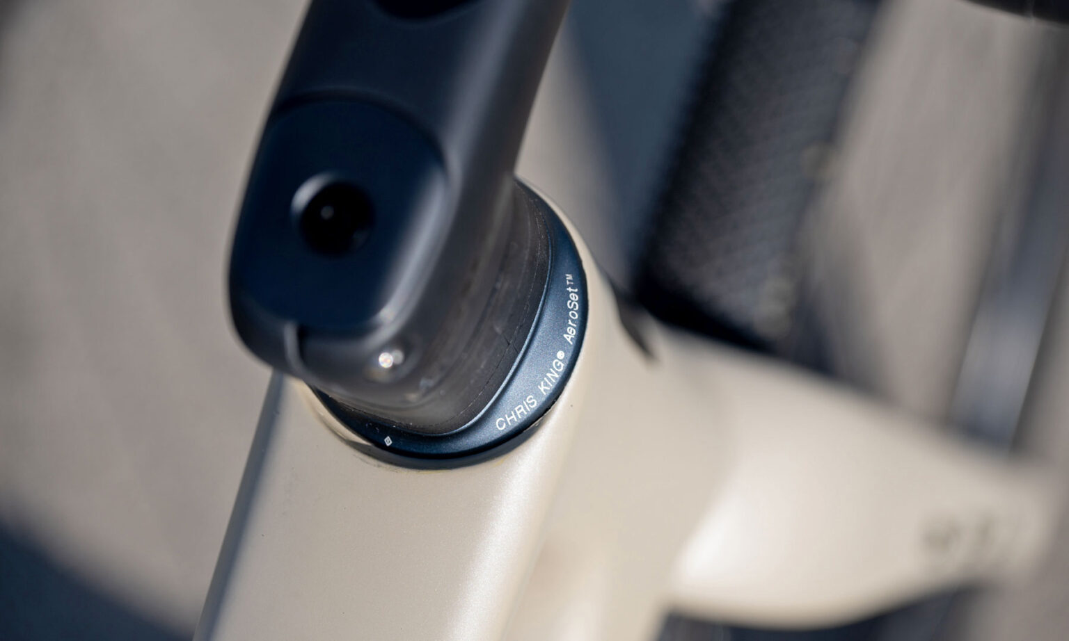 Auriculares con enrutamiento interno integrado Chris King AeroSet 1 2, vista superior